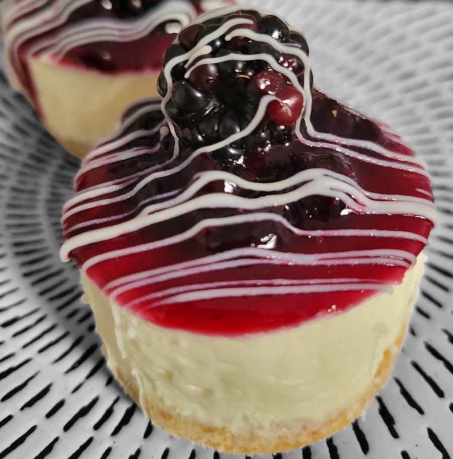 Mini White Chocolate Mousse Cake (2 inches)
